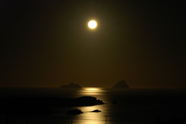 Moon over the Skellig islands - Bloody Buckaneer