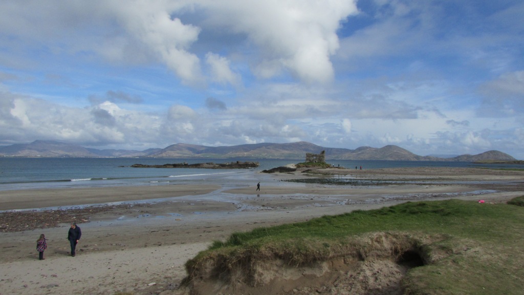 Mc Carthy castle, Ballinskelligs - photo by J. Ormonde