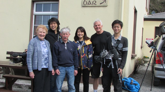 Visiting Japaneese meet the locals